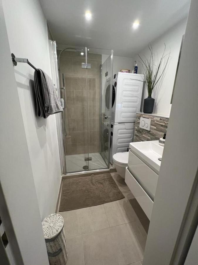 בזל Stylish 1-Bedroom Condo Close To Exhibition Square מראה חיצוני תמונה