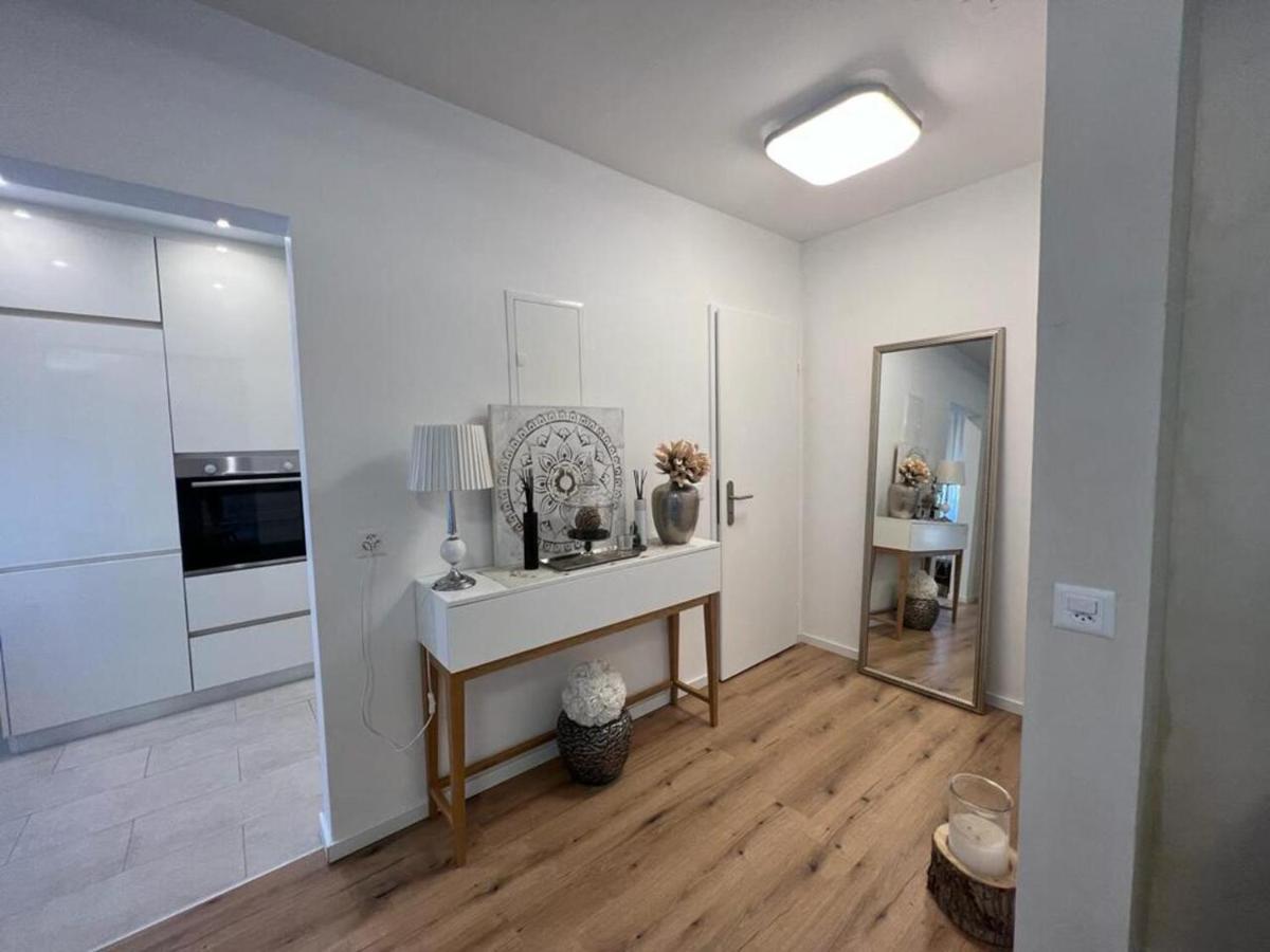 בזל Stylish 1-Bedroom Condo Close To Exhibition Square מראה חיצוני תמונה