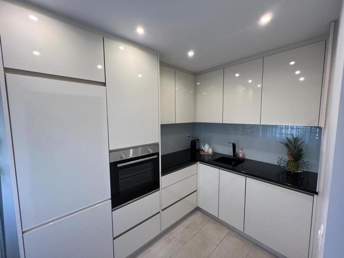 בזל Stylish 1-Bedroom Condo Close To Exhibition Square מראה חיצוני תמונה