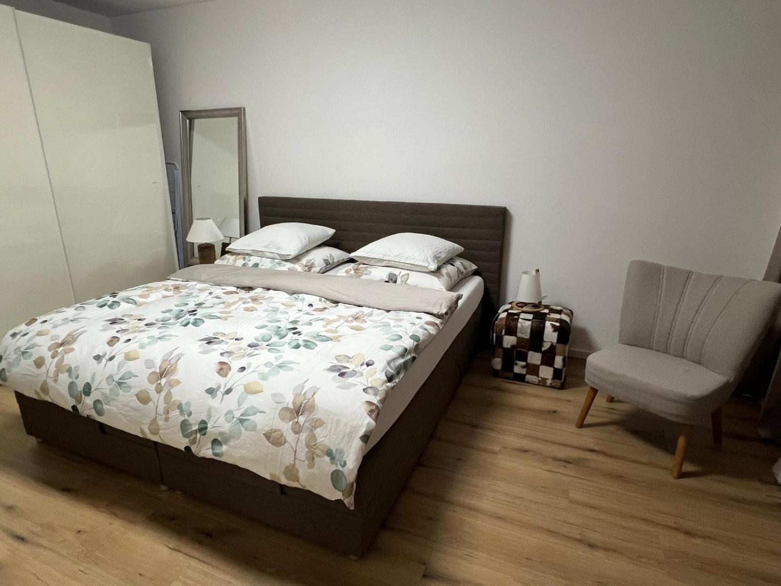 בזל Stylish 1-Bedroom Condo Close To Exhibition Square מראה חיצוני תמונה